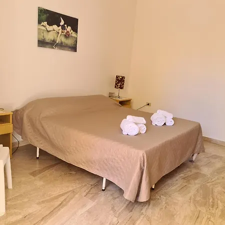 Berni'S House Πανσιόν La Caletta